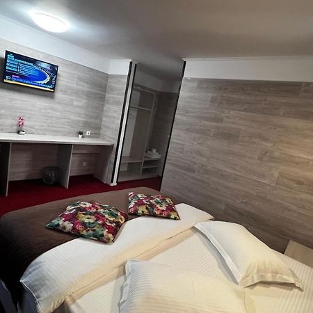 Royal Bucovina Residence Adults Only-Self Check-In Câmpulung Moldovenesc Exterior photo
